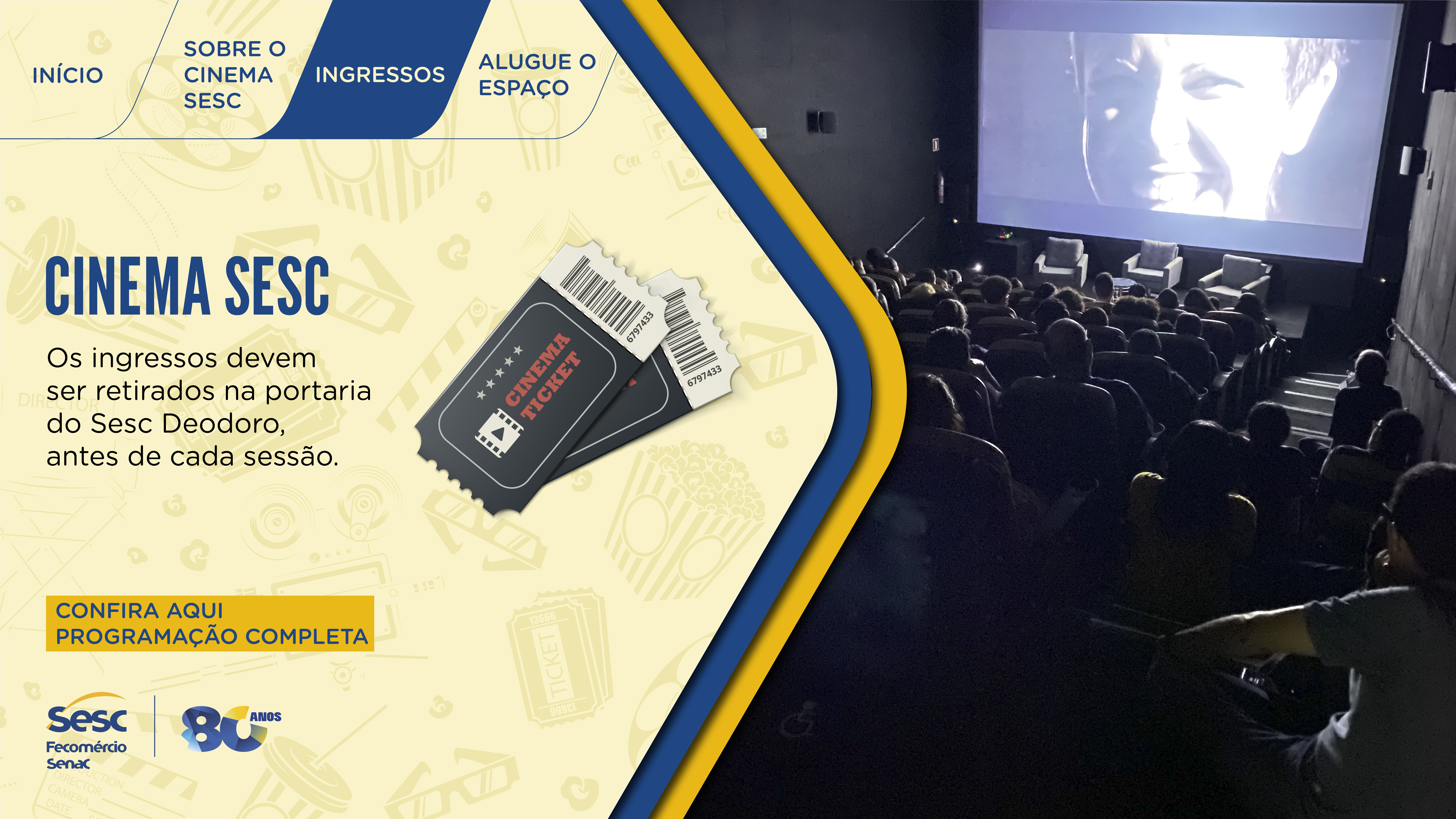 Arte com a orientação de que os ingressos devem ser retirados na portaria do Sesc Deodoro antes de cada sessão, ao lado de uma sala de cinema.